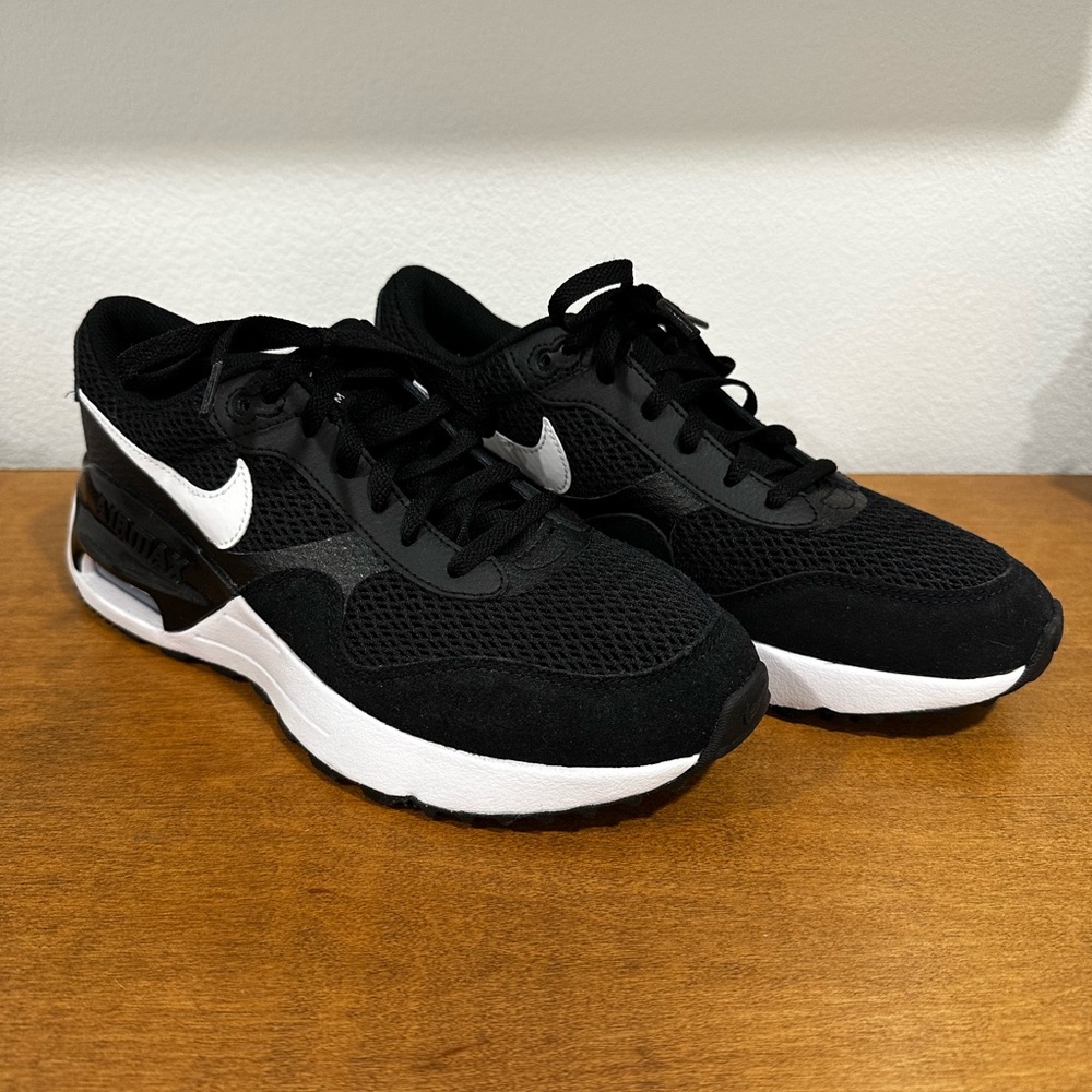 Nike Air Max BRAND NEW NEVER WORN black and white.